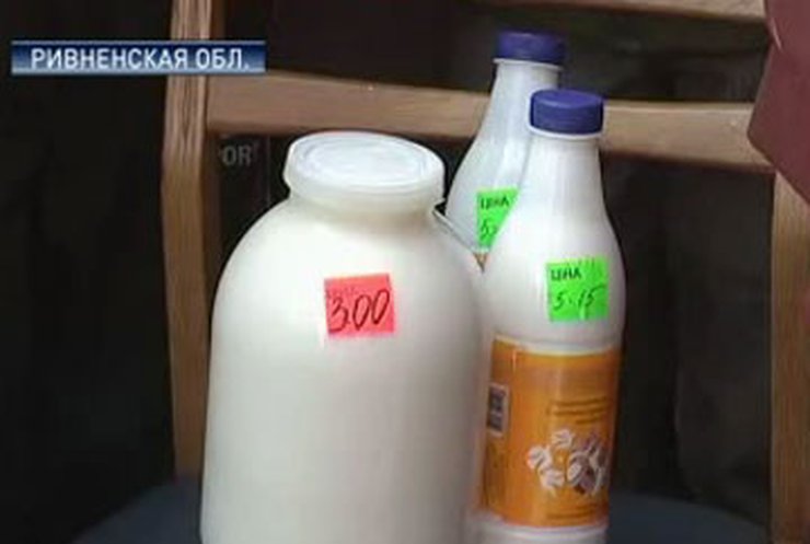 Молоко у крестьян принимают по 1 гривне 10 копеек за литр