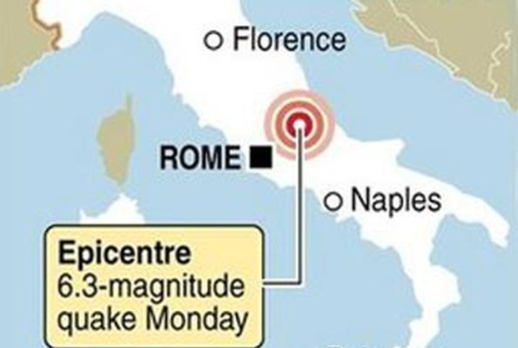Сильное землетрясение в Италии, разрушены сотни домов