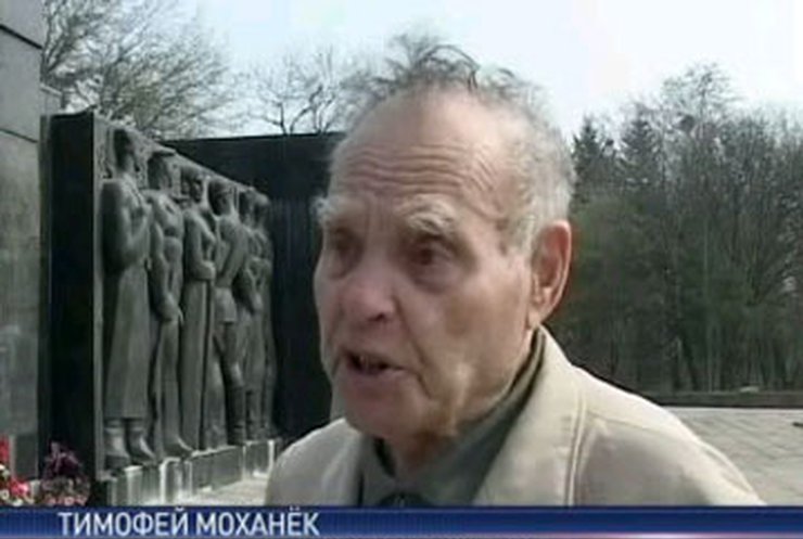 Львовский облсовет решил не сносить советские памятники