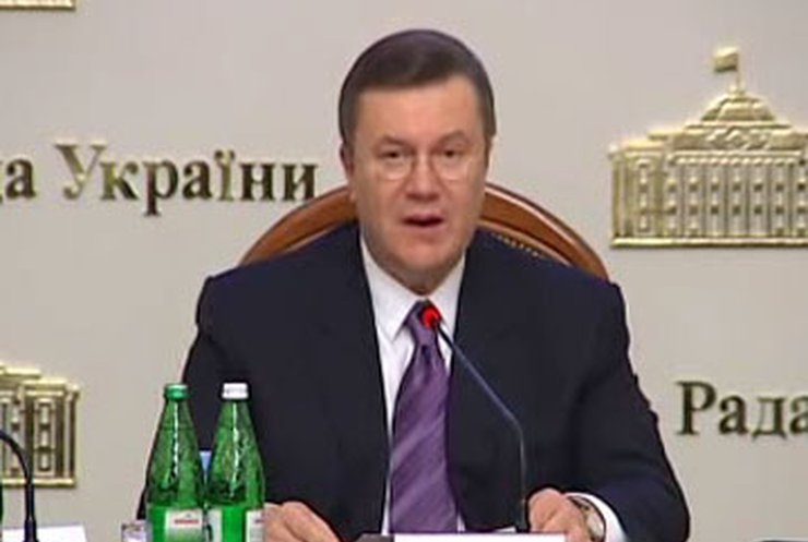 Янукович предложил выживать вместе с Россией