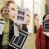 Бородатые женщины устроили в Париже акцию протеста против L'Oreal