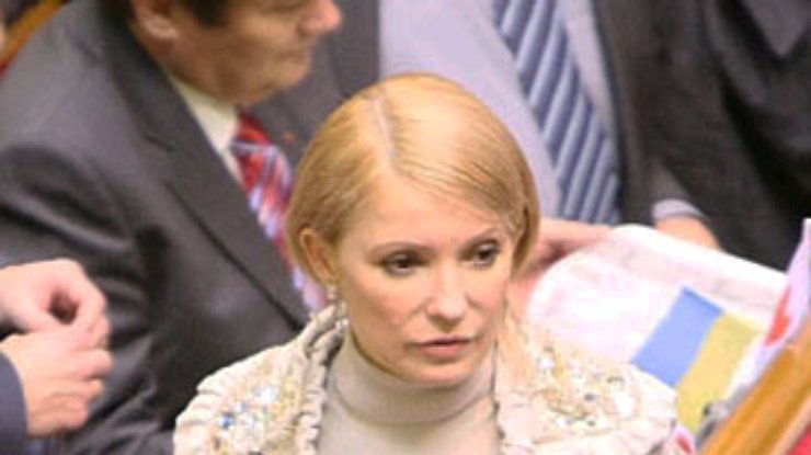 Тимошенко пришла на заседание Кабмина с новой прической