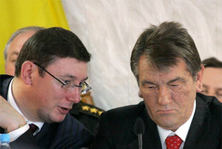 Ющенко требует расследовать "пьяный дебош" Луценко