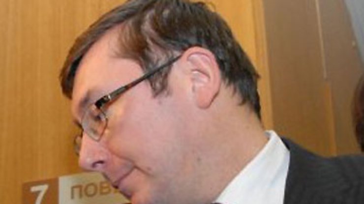 Кабмин отстранит Луценко от должности