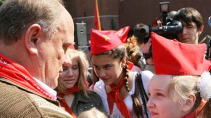 На Красной площади посвятили в пионеры 3 тысячи школьников