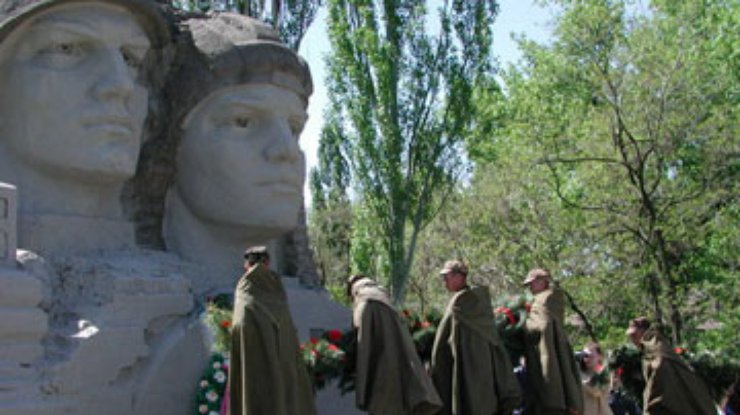 МИД: Украина не тронет памятники советским воинам