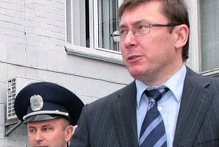 Луценко возвращается к исполнению обязанностей главы МВД
