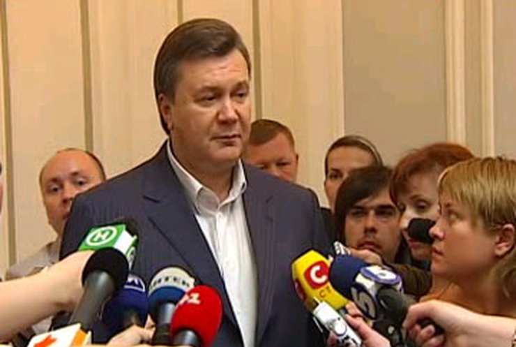 Янукович отрицает сотрудничество с БЮТ