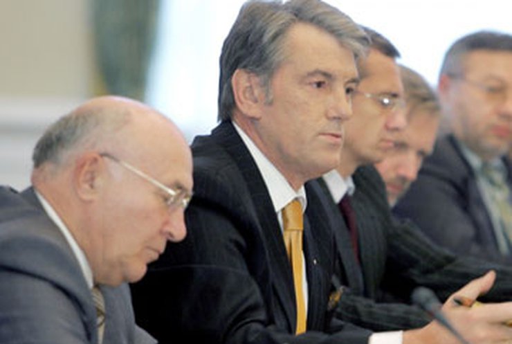 Ющенко потребовал от СБУ и НБУ не щадить банки-спекулянты