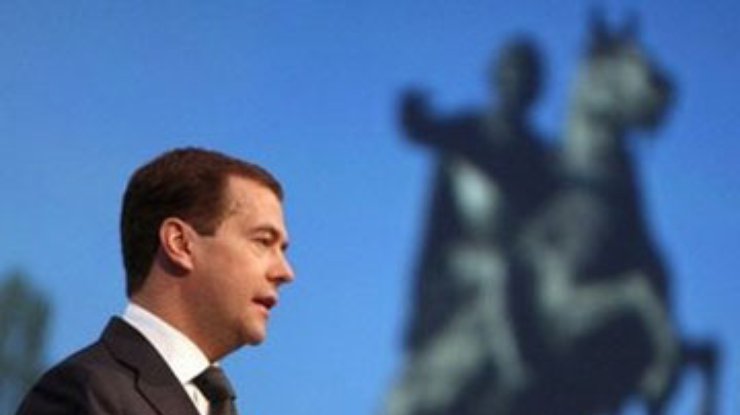 Медведев не намерен извиняться перед Украиной: Нечего на нас обижаться