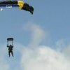 Джордж Буш-старший прыгнул с парашютом