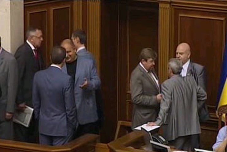 Депутаты не договорились, заседание Рады закрыто