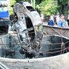 В центре Киева автомобиль упал в коллектор и взорвался, 2 человека погибли