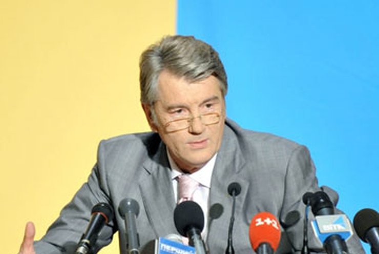 Ющенко сегодня посетит Польшу