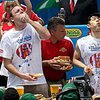 На чемпионате по поеданию хот-догов установлен новый мировой рекорд