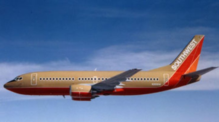 В США благополучно сел Boeing-737 с пробоиной