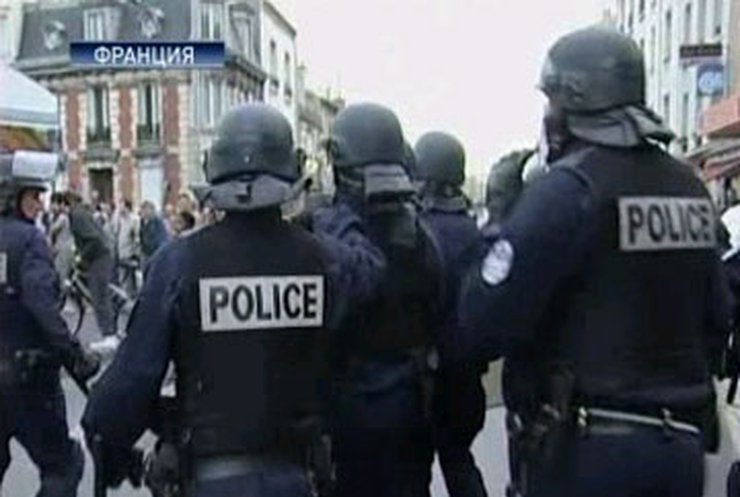 В Париже проходят массовые беспорядки