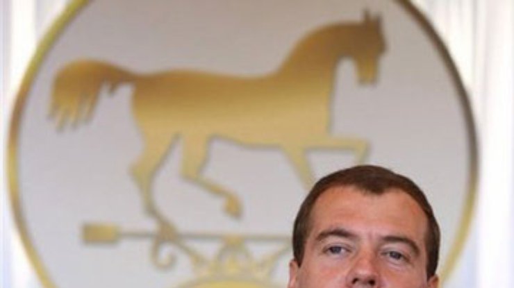 Скачки Медведева выиграла "темная лошадка"