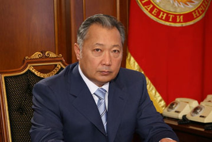 Действующий президент лидирует на выборах в Кыргызстане