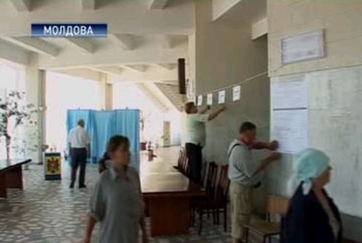 В Молдове начались внеочередные парламентские выборы
