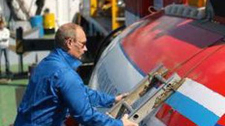 Путин в батискафе погрузился на дно Байкала