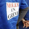 Французские рабочие избили директора за закрытие завода