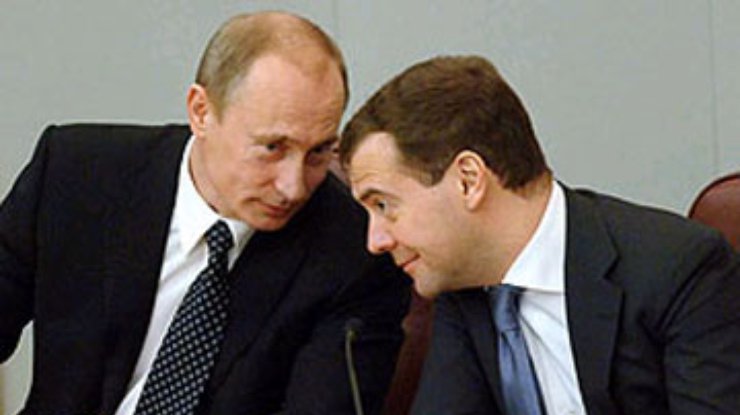 Уровень доверия россиян Медведеву и Путину стал рекордным
