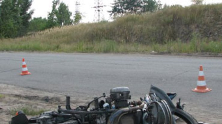 Автомобиль столкнулся с мотоциклом под Киевом