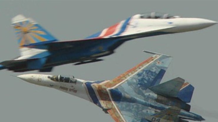При столкновении Су-27 на авиасалоне в РФ погиб командир "Русских витязей"