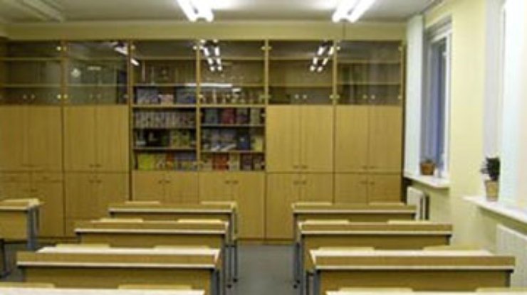 В школах Киева отключили подачу питьевой воды