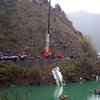 В Китае автобус с детьми упал в реку