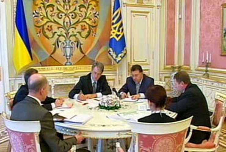 Ющенко по требованию МВФ требует взяться за проблемные банки