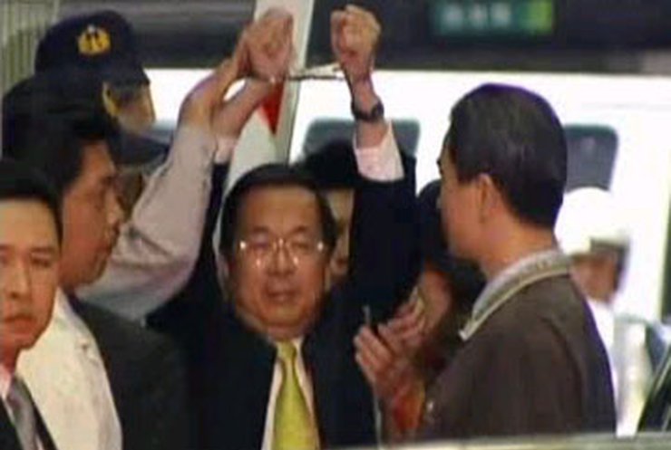 Бывшего президента Тайваня приговорили к пожизненному заключению
