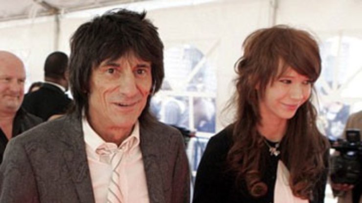 Гитарист The Rolling Stones бросил российскую любовницу