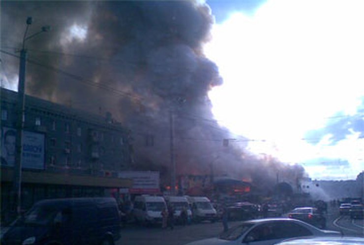 Пожар в Днепропетровске: Горит рынок "Славянский"