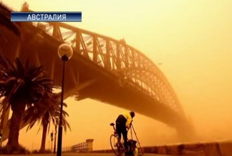 В Австралии поднялась пыльная буря