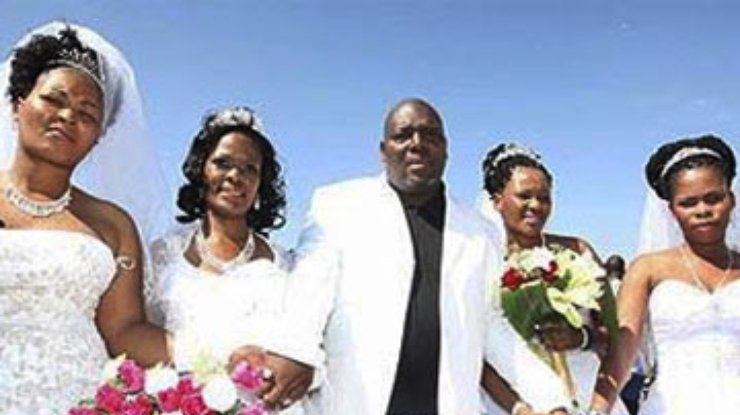 Житель ЮАР женился на четырех женщинах сразу