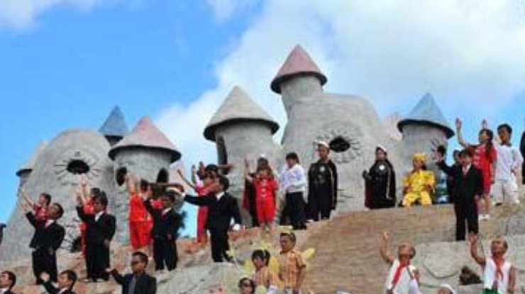 Карлики построили в Китае собственный городок