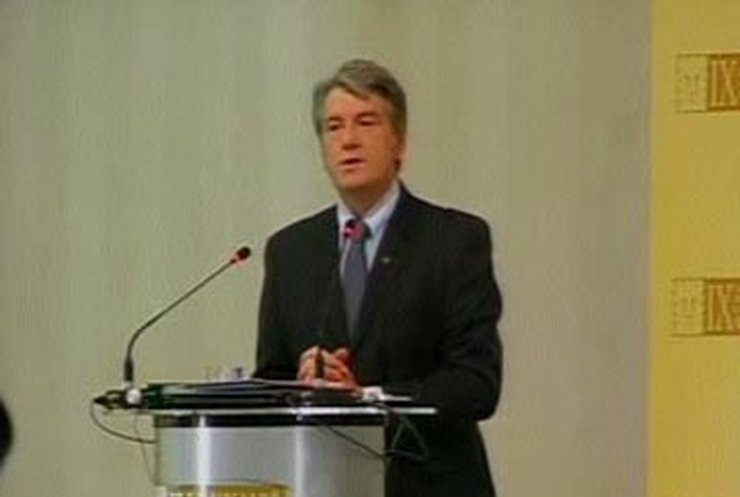 Ющенко обвинил правительство в росте внешнего долга Украины