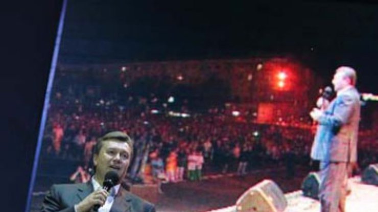Янукович пел в хоре и хотел быть космонавтом