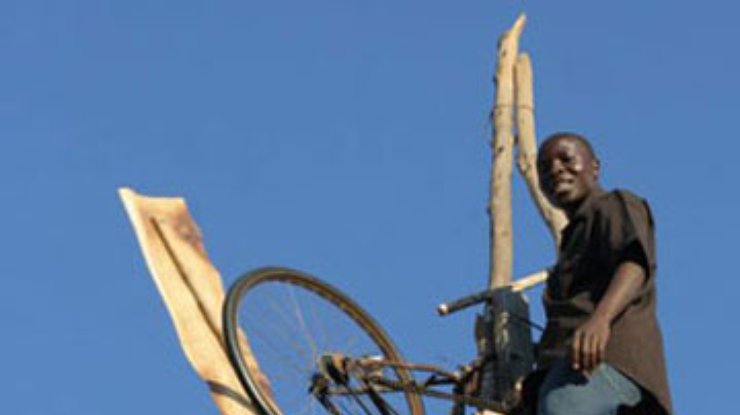 Малавиец построил из мусора ветряную электростанцию