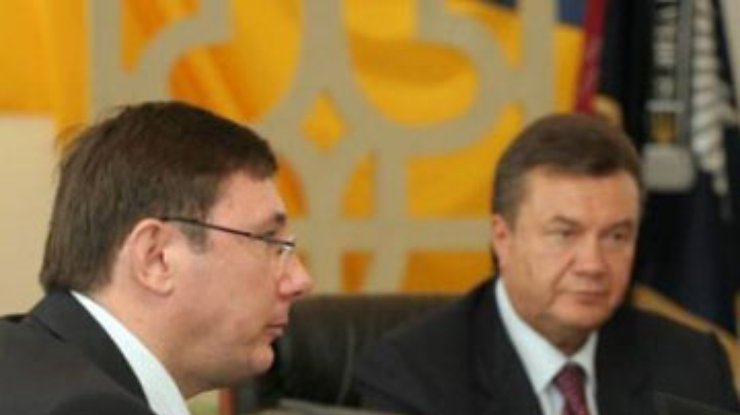 Янукович назвал Луценко болтушкой