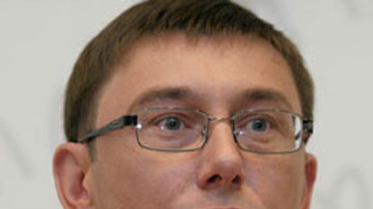 Луценко возбудит дело против адвокатов матери "артековских" детей