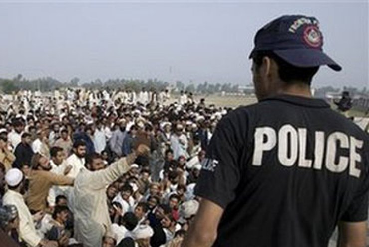 Число жертв теракта в Пакистане достигло 60, ранены более 200 человек