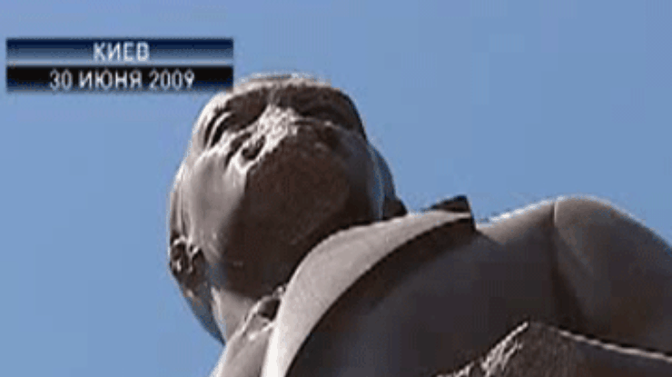С осквернителей киевского Ленина сняли часть обвинений