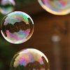 Минфин Британии призвал бороться с новыми "мыльными пузырями"