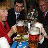 Падение Берлинской стены Меркель отметила банкой пива