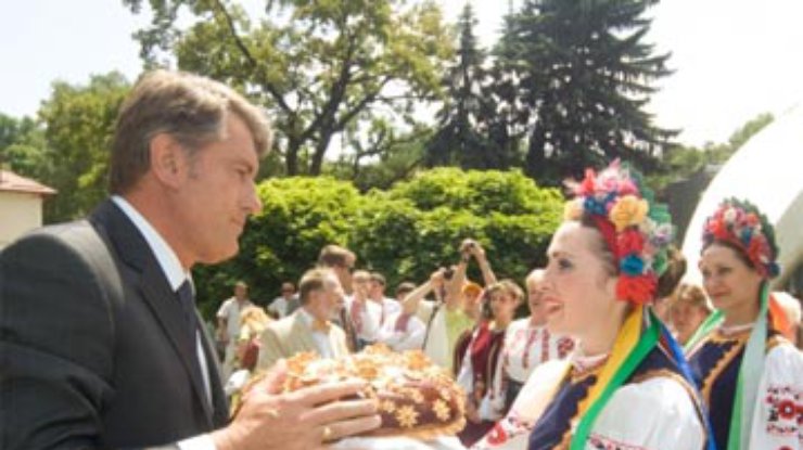 Ющенко: Украинский язык не разделяет людей