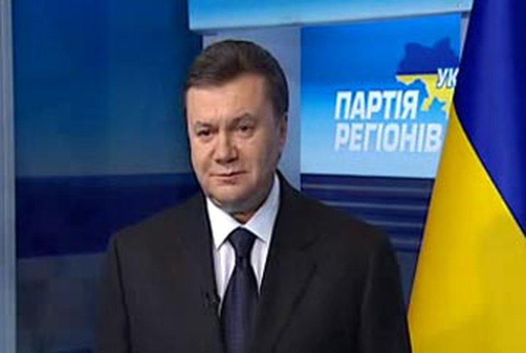 Янукович призывает премьера прекратить "суету и метание по стране"