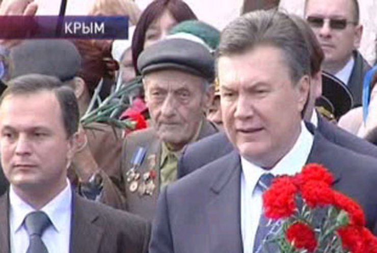 Янукович посетил диораму "Освобождение Севастополя"